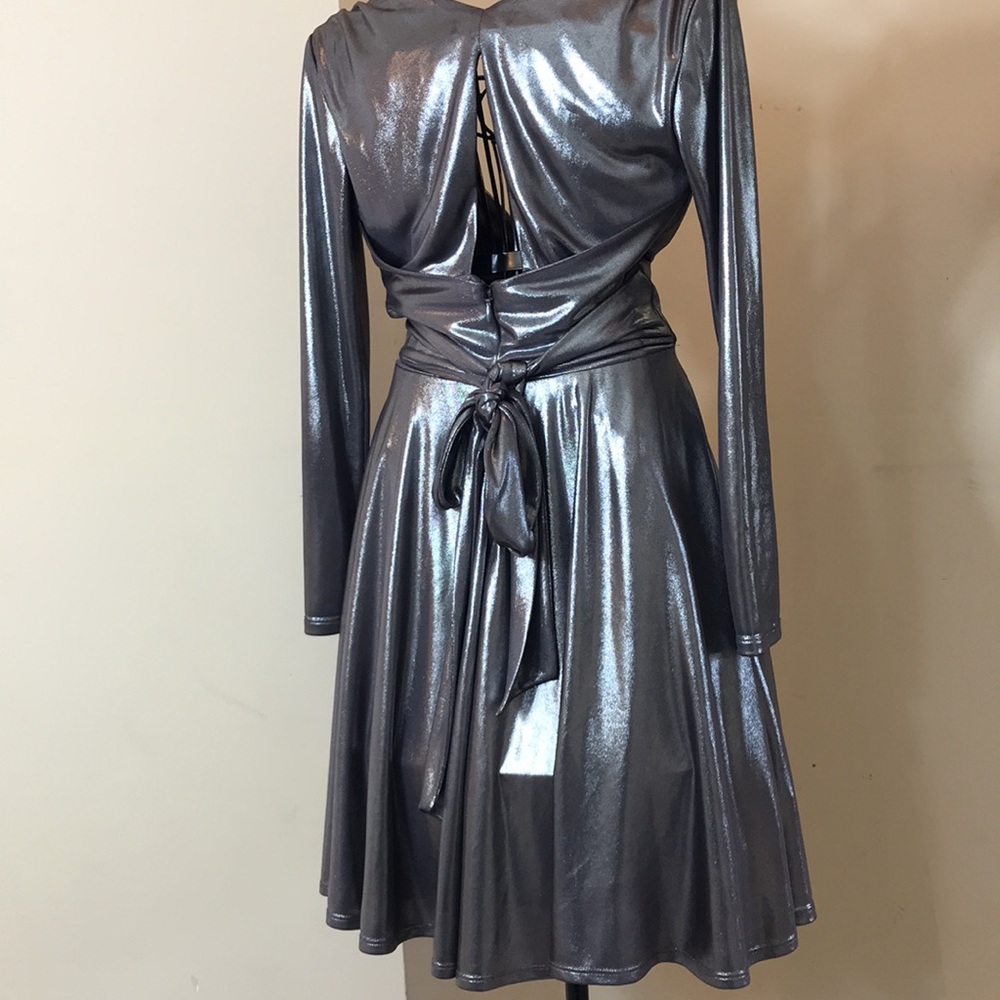 STUNNING Halston Heritage Plunging V-Neck Gray Metallic Long Sleeve Dress - Picture 6 of 12